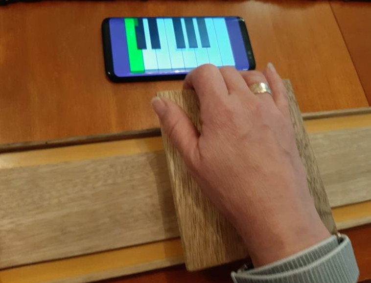 הצמיד שפותח עבור אוהד בן ישי. צילום: at&amp;t