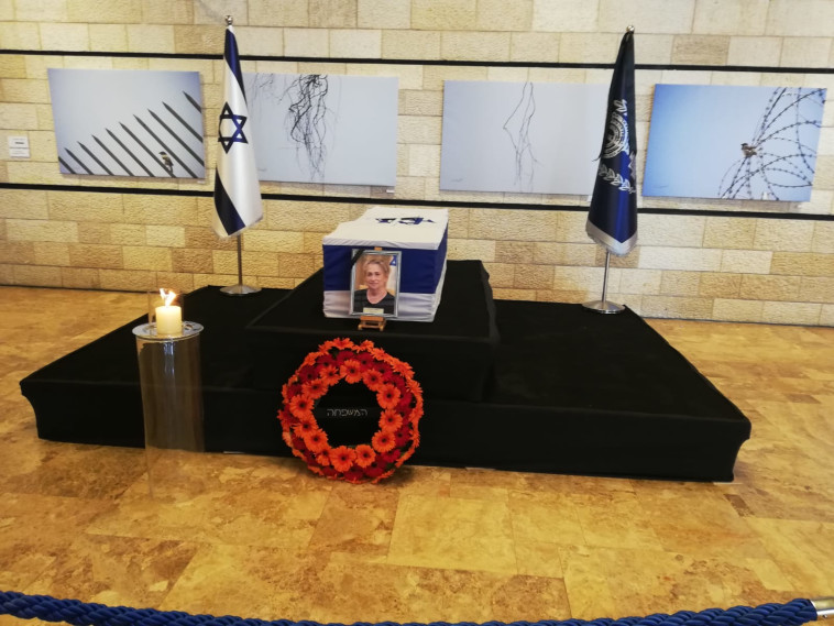 הלווייתה של נחמה ריבלין. צילום: אריק בנדר