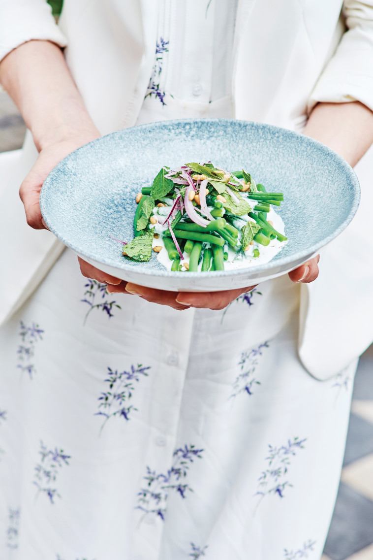 שעועית ירוקה על קרם בולגרית מעודנת, צילום: אושר אדלמן.