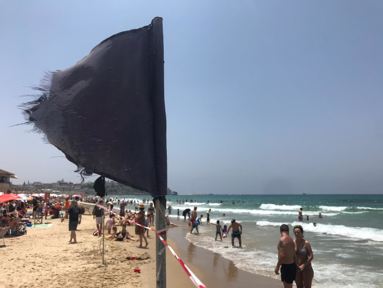 טביעה בת&quot;א. צילום: אבשלום ששוני