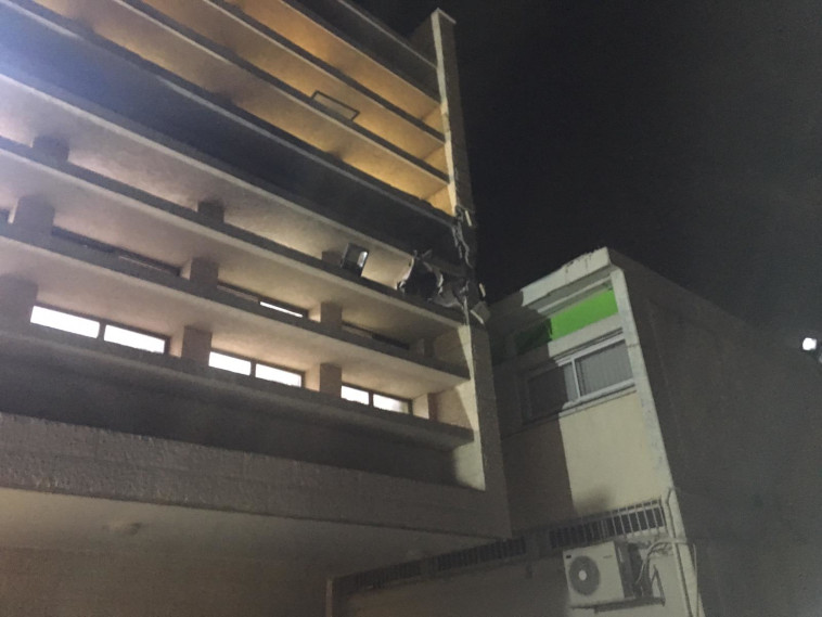 הבניין שנפגע מרקטה בשדרות.