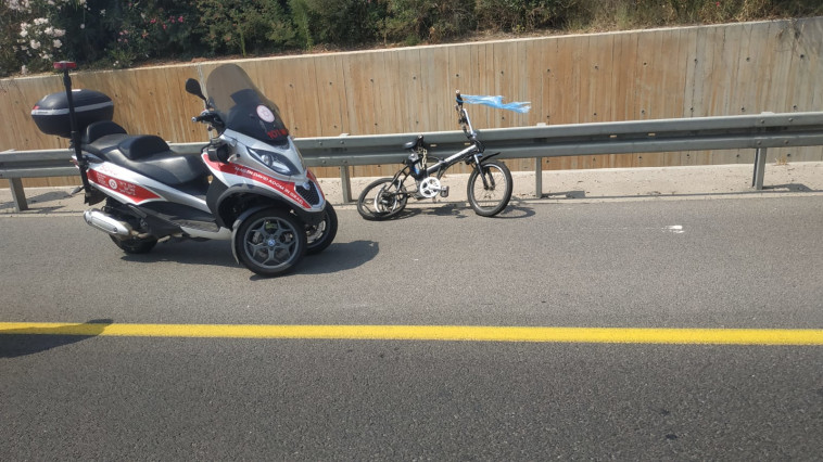 רוכב אופניים חשמליים נהרג בכביש 471. צילום: תיעוד מבצעי מד&quot;א