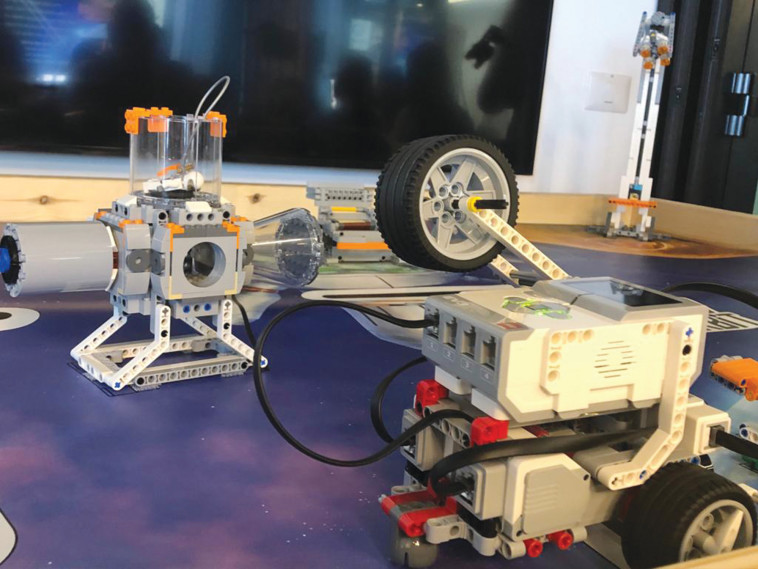 הלימודים התמקדו בשני תחומים עיקריים: רובוטיקה וחקר החלל. צילום: יח&quot;צ