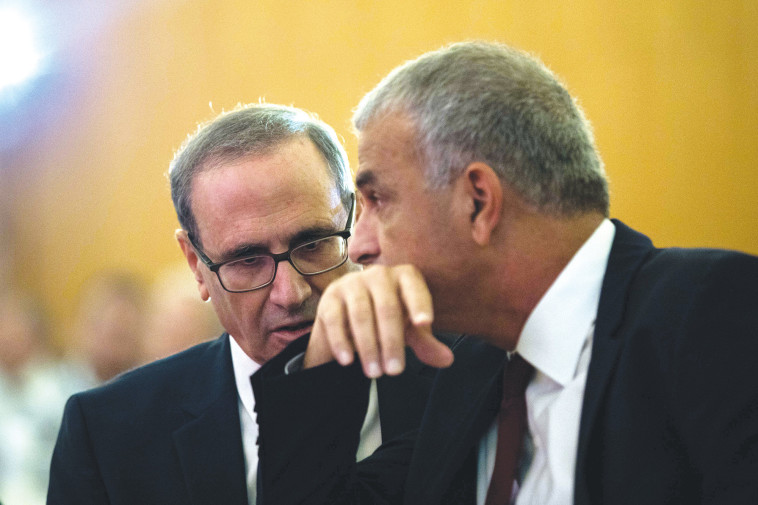 לגוון את מקורות המימון. כחלון וחזקיהו, צילום: יונתן זינדל, פלאש 90