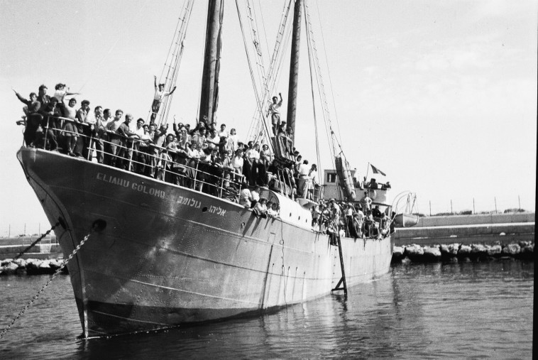 ספינת המעפילים אליהו גולומב (צילום: הנס פין, לע''מ)