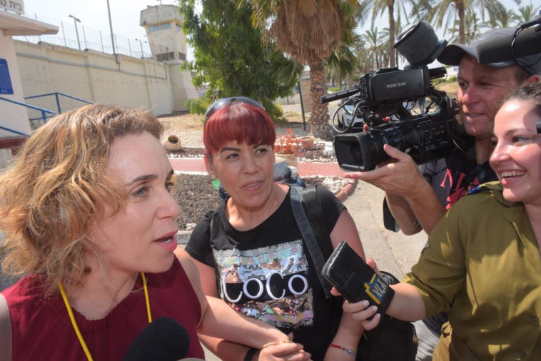 דלאל דאוד משתחררת מהכלא. צילום: אבשלום ששוני