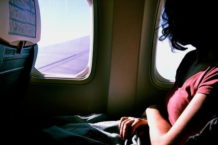 המושבים האמצעיים בסוף המטוס הם הבטוחים ביותר