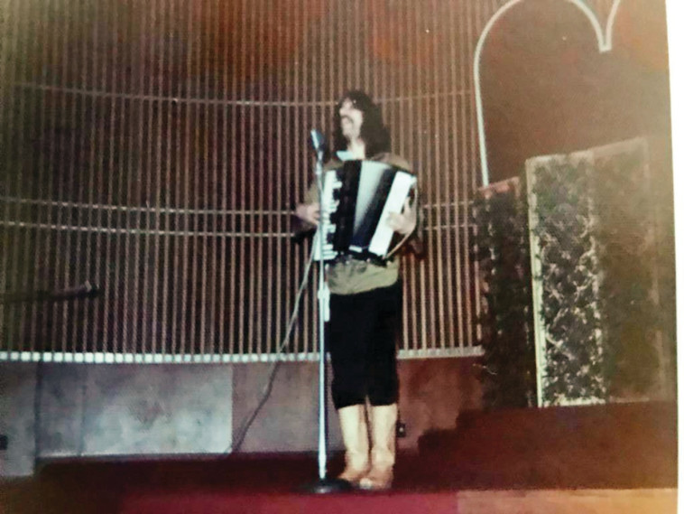 אלי דנקר בצעירותו. פרטי