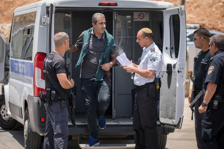 קטוסה ביציאה מהמעצר. צילום: יונתן זינדל, פלאש 90