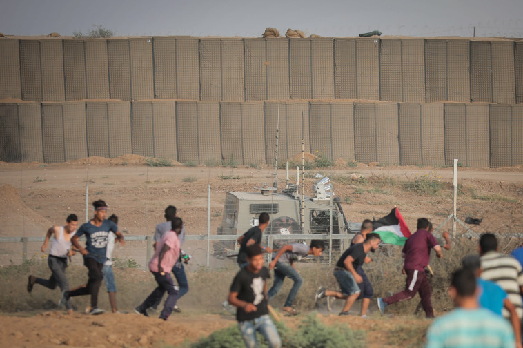 עימותים אתמול בגבול הרצועה. צילום: חסן ג'די, פלאש 90