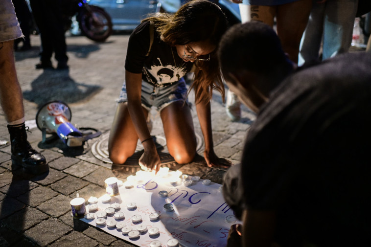 נרות לזכרו של סלומון טקה. צילום: תומר נויברג, פלאש 90