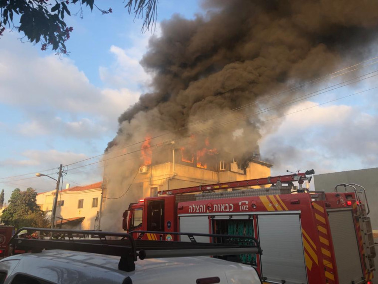  שריפה בביתה של כרמל מעודה. קרדיט: כבאות והצלה 