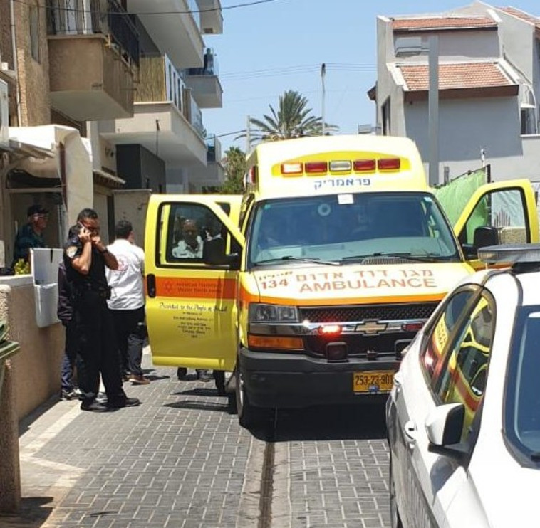 זירת הדקירה בת&quot;א. צילום: דוברות מד&quot;א