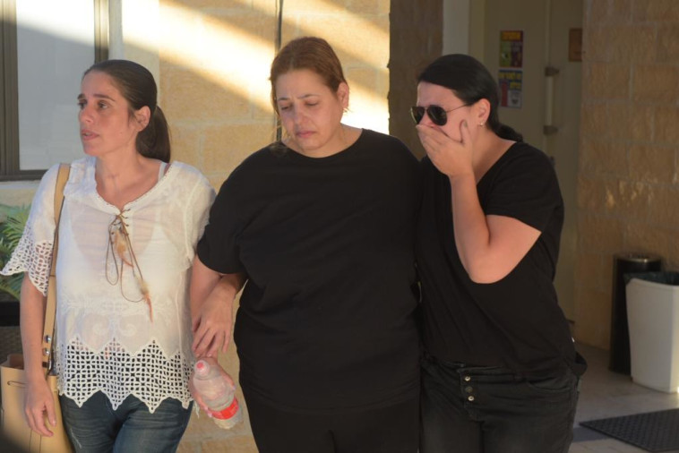 דקלה חסדאי בהלווית בעלה