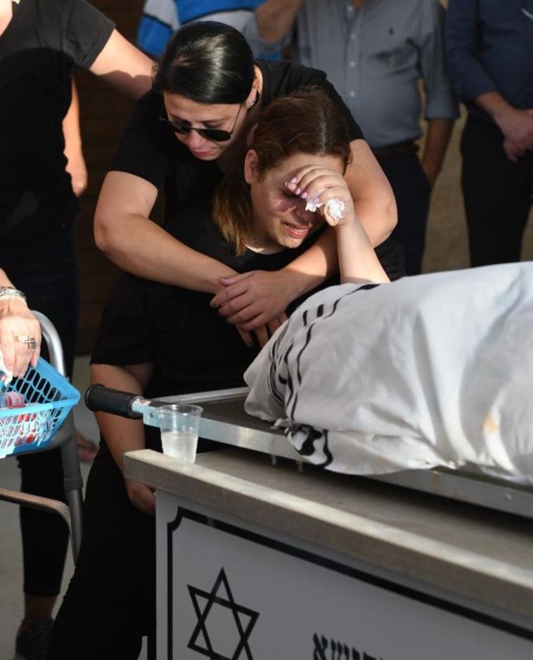 דיקלה חסדאי בהלוויית בעלה, אופיר חסדאי ז''ל