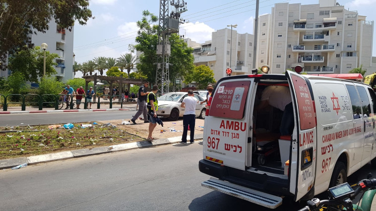 כוחות מד"א בזירת האירוע. צילום: דוברות מבצעית מד"א