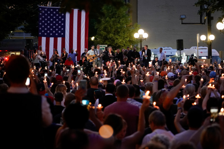 עצרת לכבוד קורבנות הירי בדייטון. צילום: רויטרס