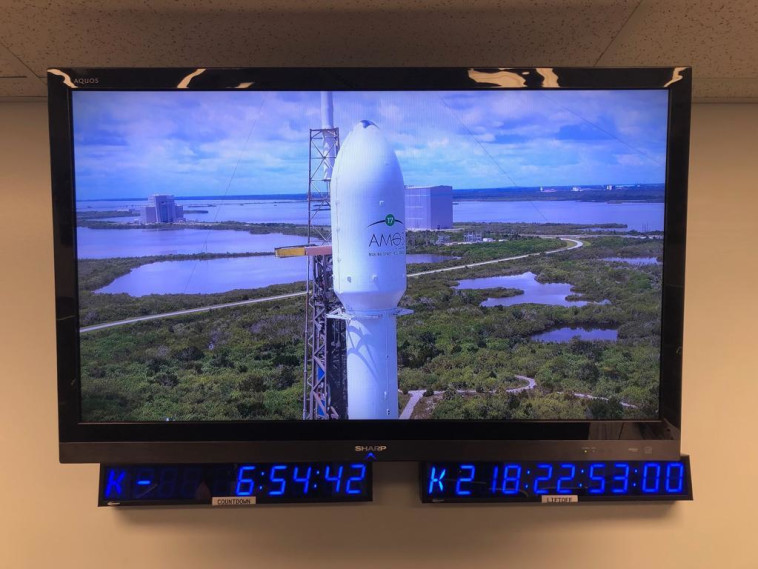 חדר הבקרה של שיגור הלוויין עמוס 17. צילום: spacex 