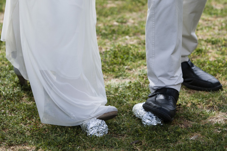 שבירת כוס בחתונה. קרדיט: פלאש 90 