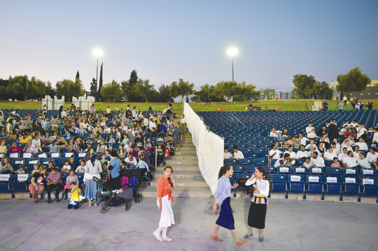 הקהל במופע בעפולה. צילום: מאיר ועקנין, פלאש 90 