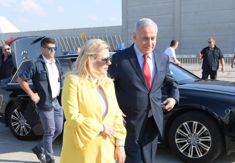 בנימין ושרה נתניהו בשדה התעופה לפני ההמראה לאוקראינה. צילום: עמוס בן גרשום, לע&quot;מ