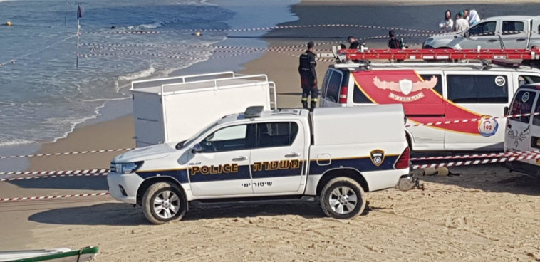 כוחות משטרה בחוף הים בת&quot;א. צילום: דוברות המשטרה