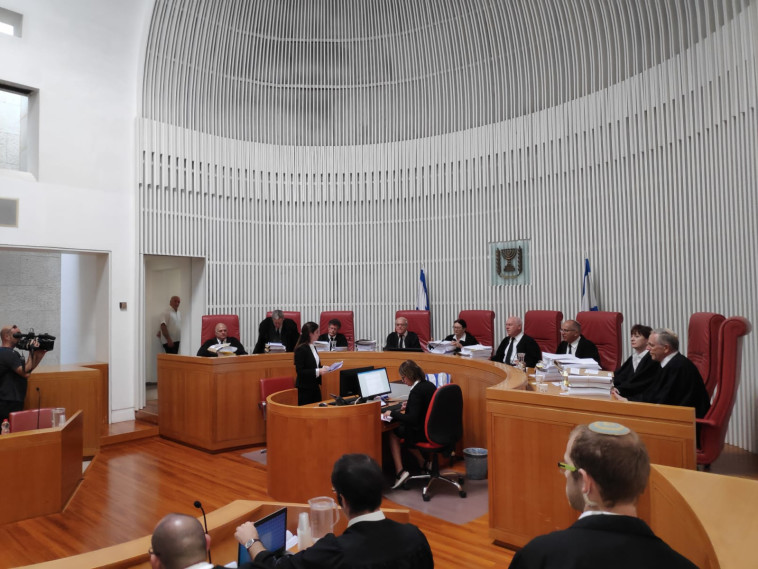 דיון בבית המשפט העליון  (צילום: אבישי גרינצייג)