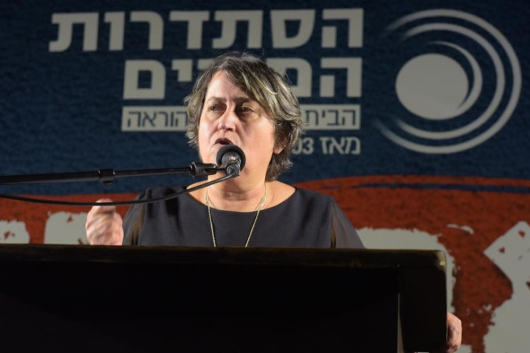 Secretary of the Teachers' Union, Yaffa Ben-David, in protest of teaching staff (Photo: Avshalom Shashoni)