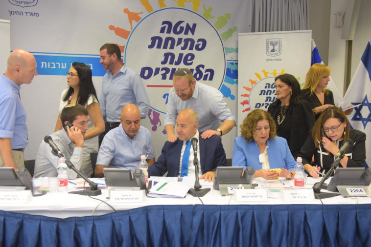 חדר מצב במשרד החינוך. צילום: אבשלום ששוני