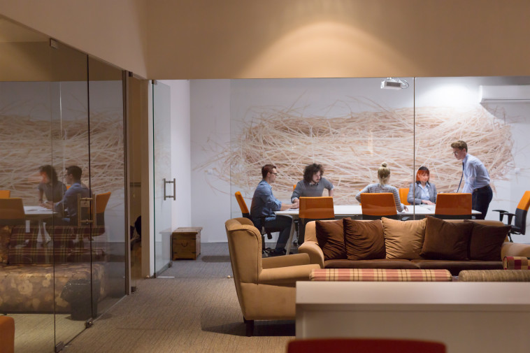 עובדי הייטק, אילוסטרציה