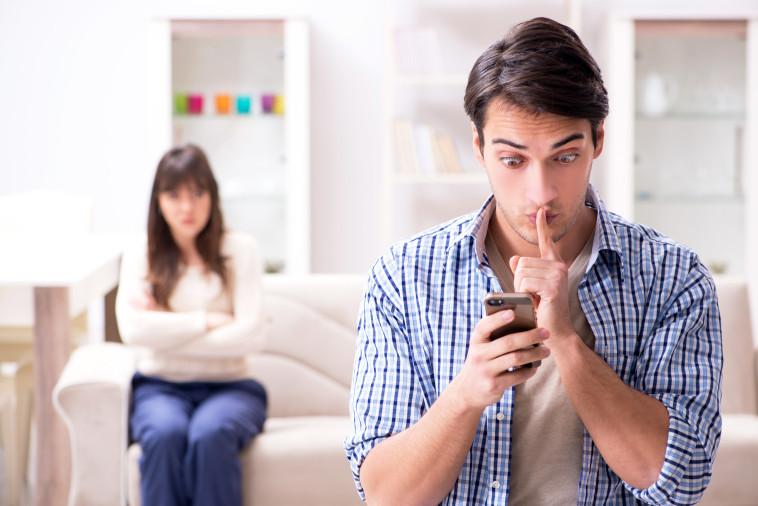 איך לדעת אם אנשים משקרים?