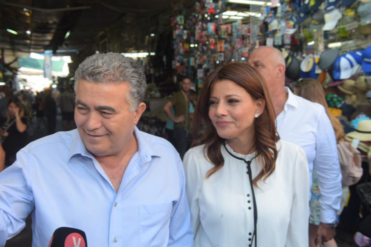 עמיר פרץ ואורלי לוי אבקסיס