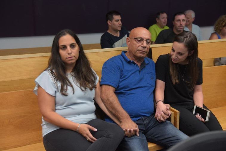 משפחתה של טובה קררו בגזר הדין. צילום: אבשלום ששוני