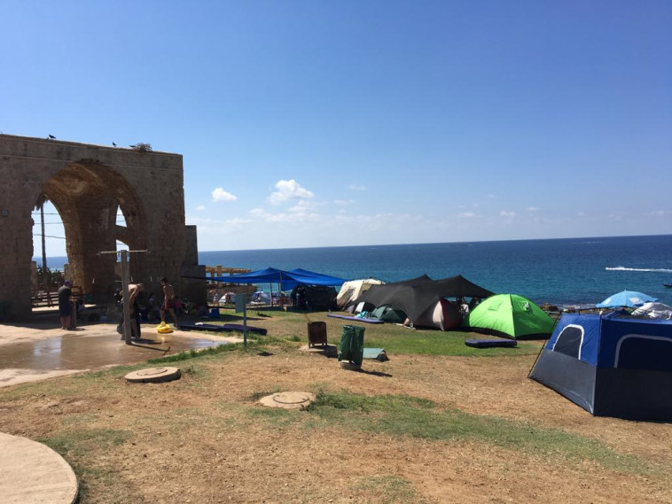 חניון הלילה בגן הלאומי אכזיב. צילום: פארוק סעד, רשות הטבע והגנים