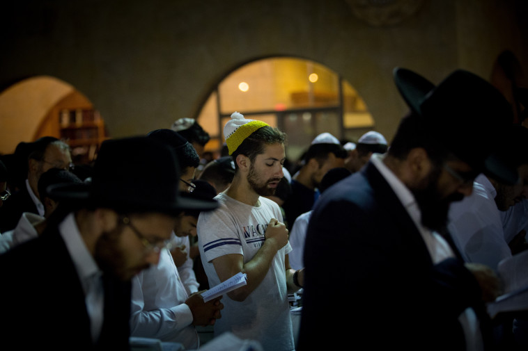 תפילה בבית כנסת 