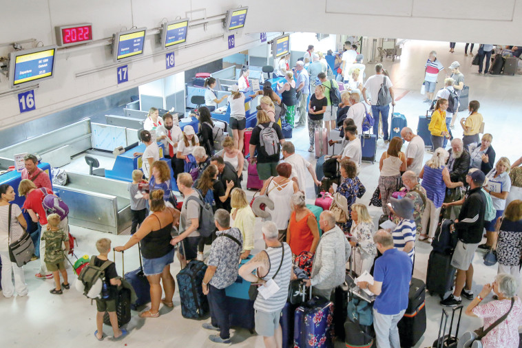 נוסעים של תומאס קוק. קרדיט: רויטרס