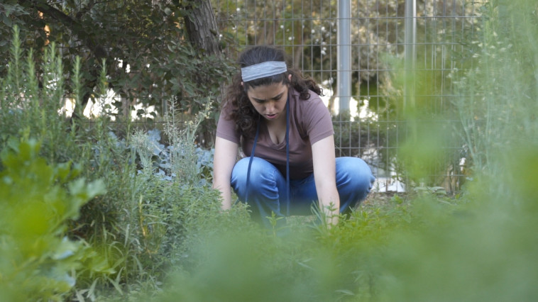 ההתנדבות הפכה את אנה לאדם שמח ובוגר יותר - צילום HoopA creative