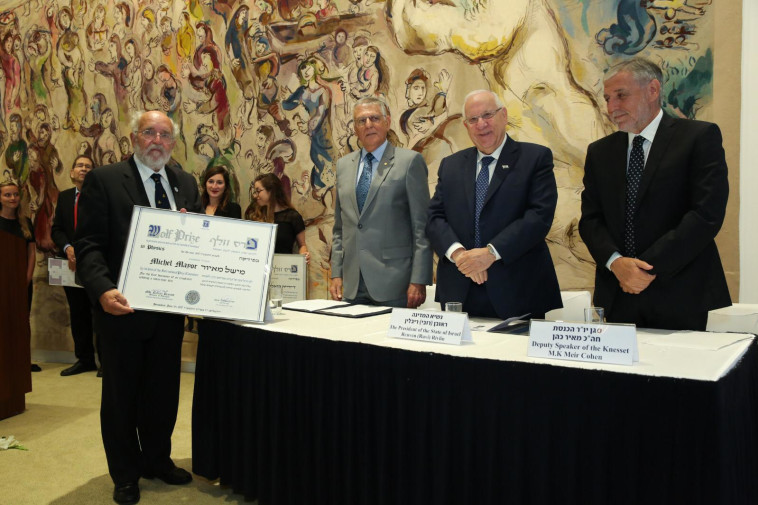 מישל מאיור מקבל את פרס וולף ב-2017. צילום: קרן וולף