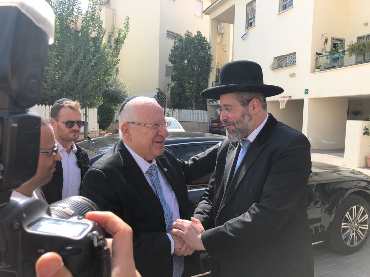 הרב דוד לאו והנשיא ריבלין. קרדיט: יעקב נחומי