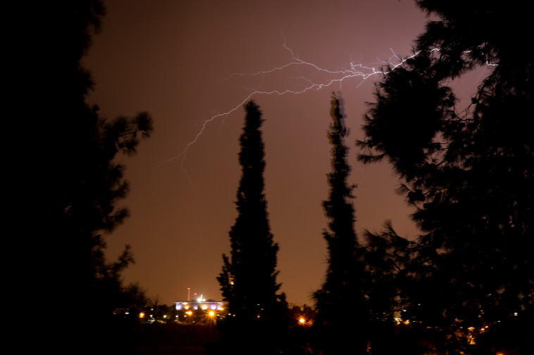 ברקים בירושלים. צילום: יוסי זמיר, פלאש 90