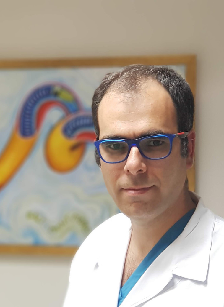 ד&quot;ר איתן אברג'ל, מנהל היחידה לצנתורי מוח, בית החולים רמב״ם. צילום: סמסונג נוט