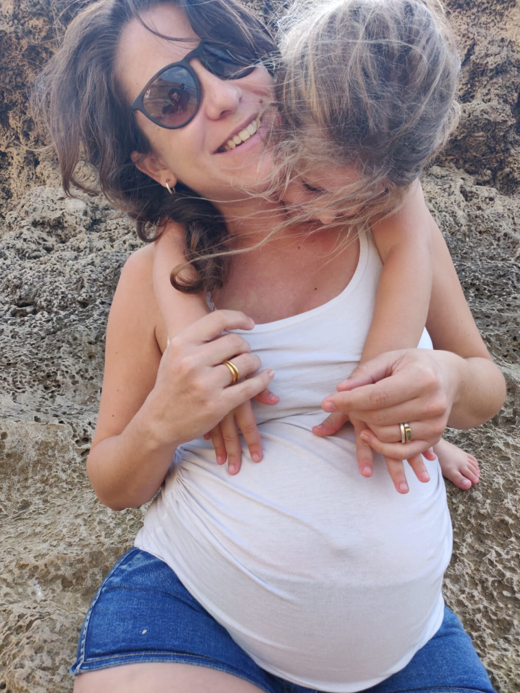 נעה גפן ובתה. צילום: באדיבות המשפחה