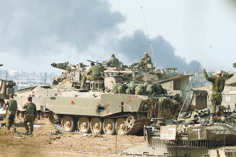 טנק במהלך מבצע עופרת יצוקה (צילום: יוסי זמיר, פלאש  90)