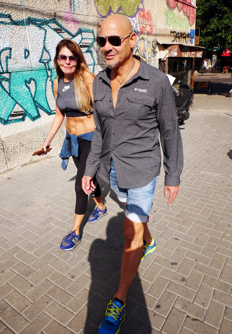 משדרים עסקים כרגיל (צילום: אמיר מאירי)