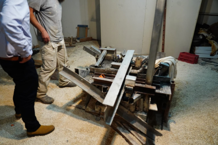 המתקן אליו חיבר את עצמו זארוג. צילום: הלל מאיר, TPS