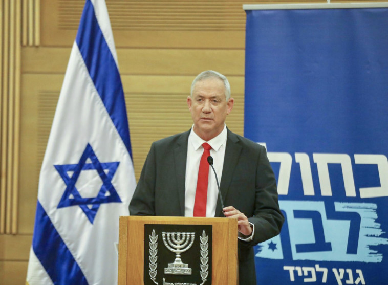 גנץ היום בישיבת הסיעה. צילום: אלעד מלכה