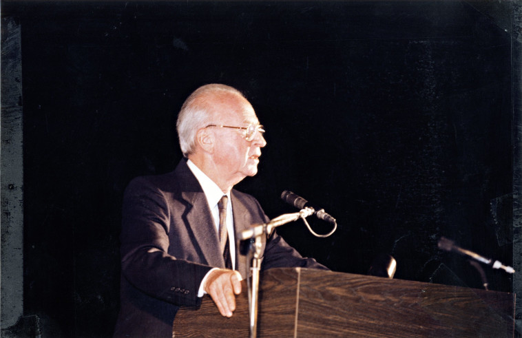 רבין בעצרת. צילום: נאור רהב