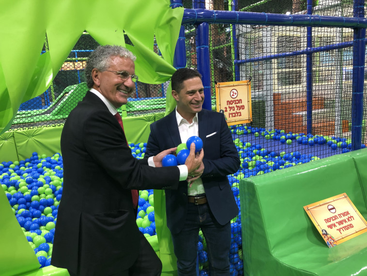 רוביק דנילוביץ' ומשה אדרי. צילום: יאסר עוקבי