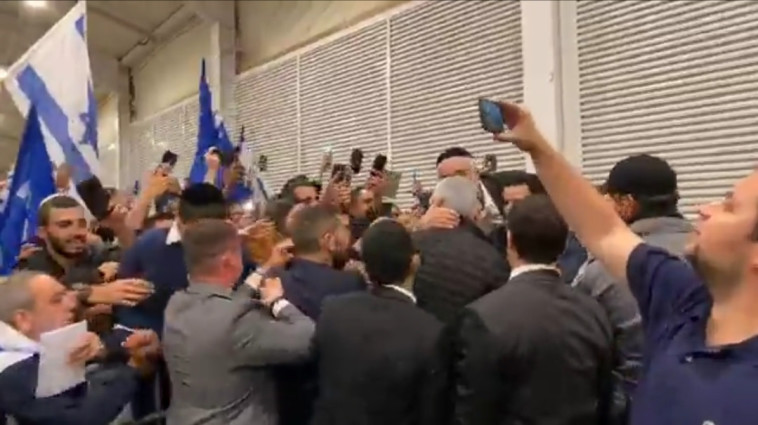 תומכי נתניהו בהפגנה. צילום מסך