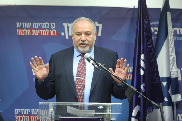 אביגדור ליברמן, בימין תולים בו את עיקר האשמה. צילום: מארק ישראל סלם